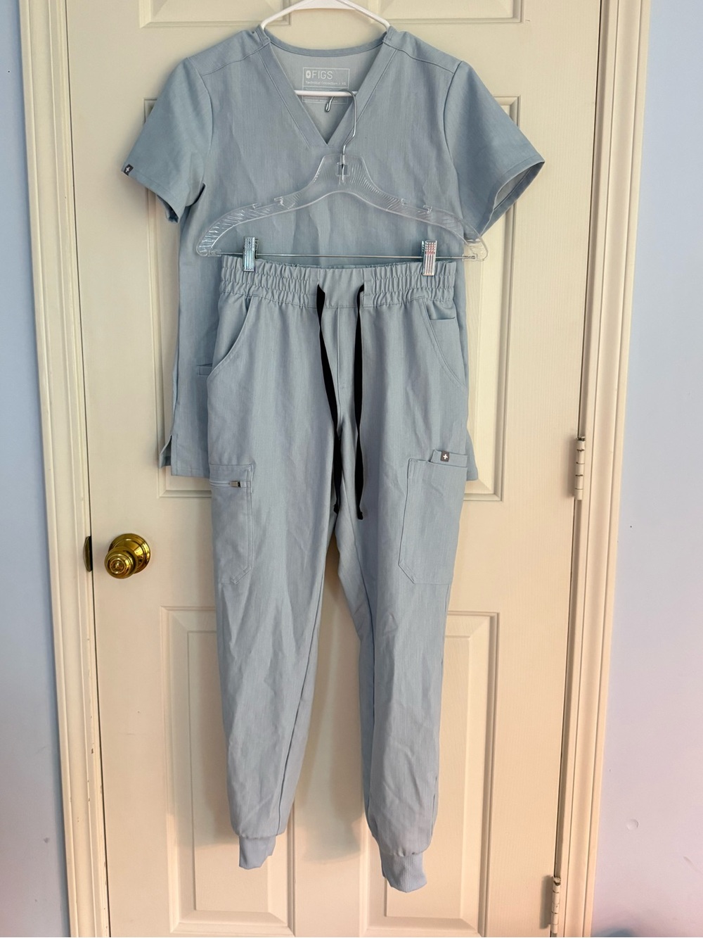 FIGS Women's Light Blue Scrub set